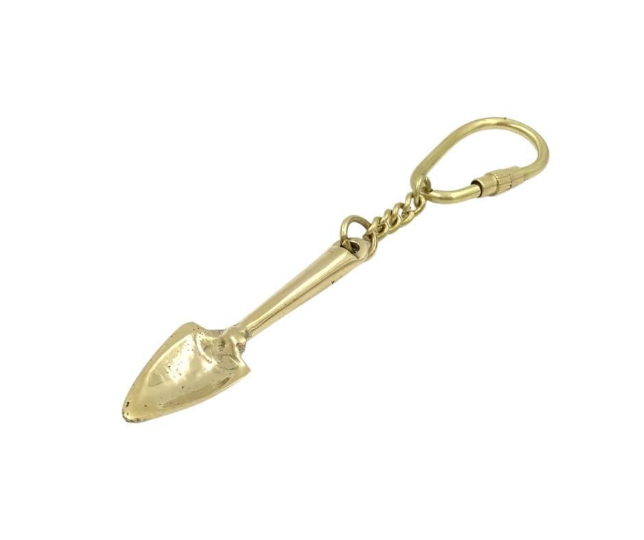 Messing sleutelhanger Spade KRT28 met mogelijkheid tot personalisatie met gravure