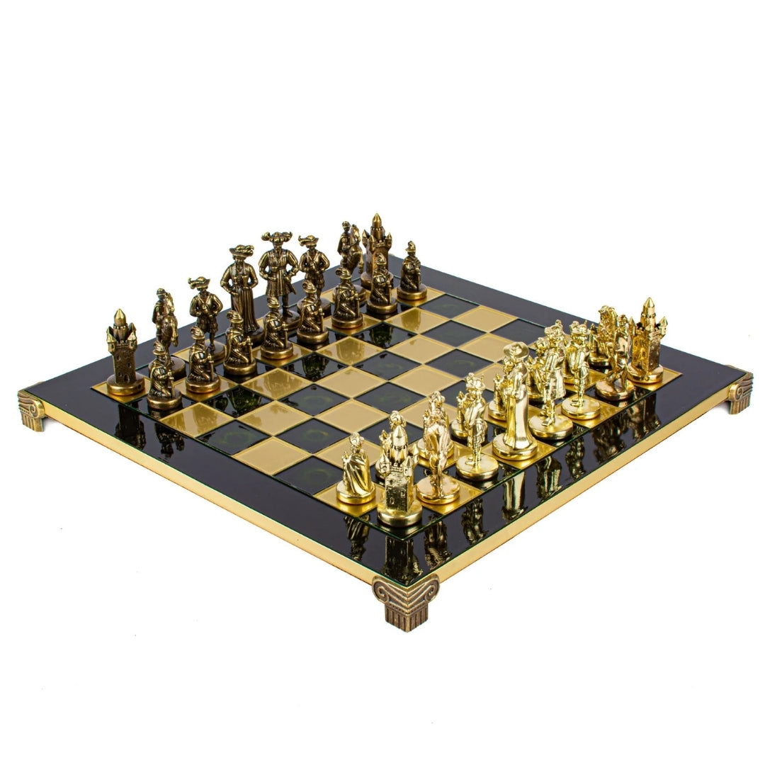 Exclusief metalen schaakspel met messing schaakbord 44 x 44 cm – middeleeuwse figuren met mogelijkheid tot personalisatie door gravure
