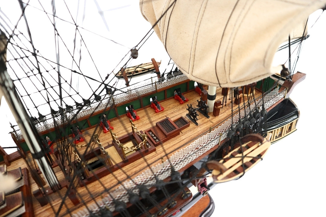 Exclusief groot model van het zeilschip USS Constitution 100cm met mogelijkheid tot personalisatie door gravure