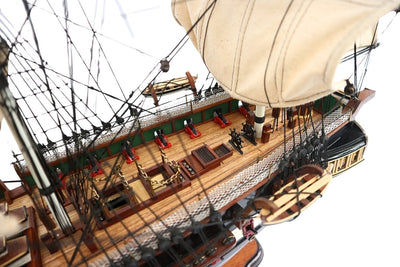 Exclusief groot model van het zeilschip USS Constitution 100cm met mogelijkheid tot personalisatie door gravure