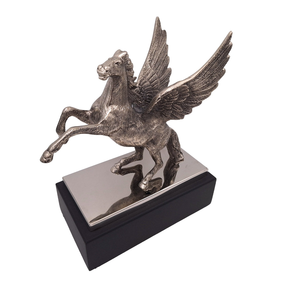 Decoratieve Pegasus-figuur van aluminium op een voet van staal en hout, gepersonaliseerde gravure, elegant cadeau voor liefhebbers van de Griekse mythologie, hoogte 36 cm, kleur zilver met zwarte voet