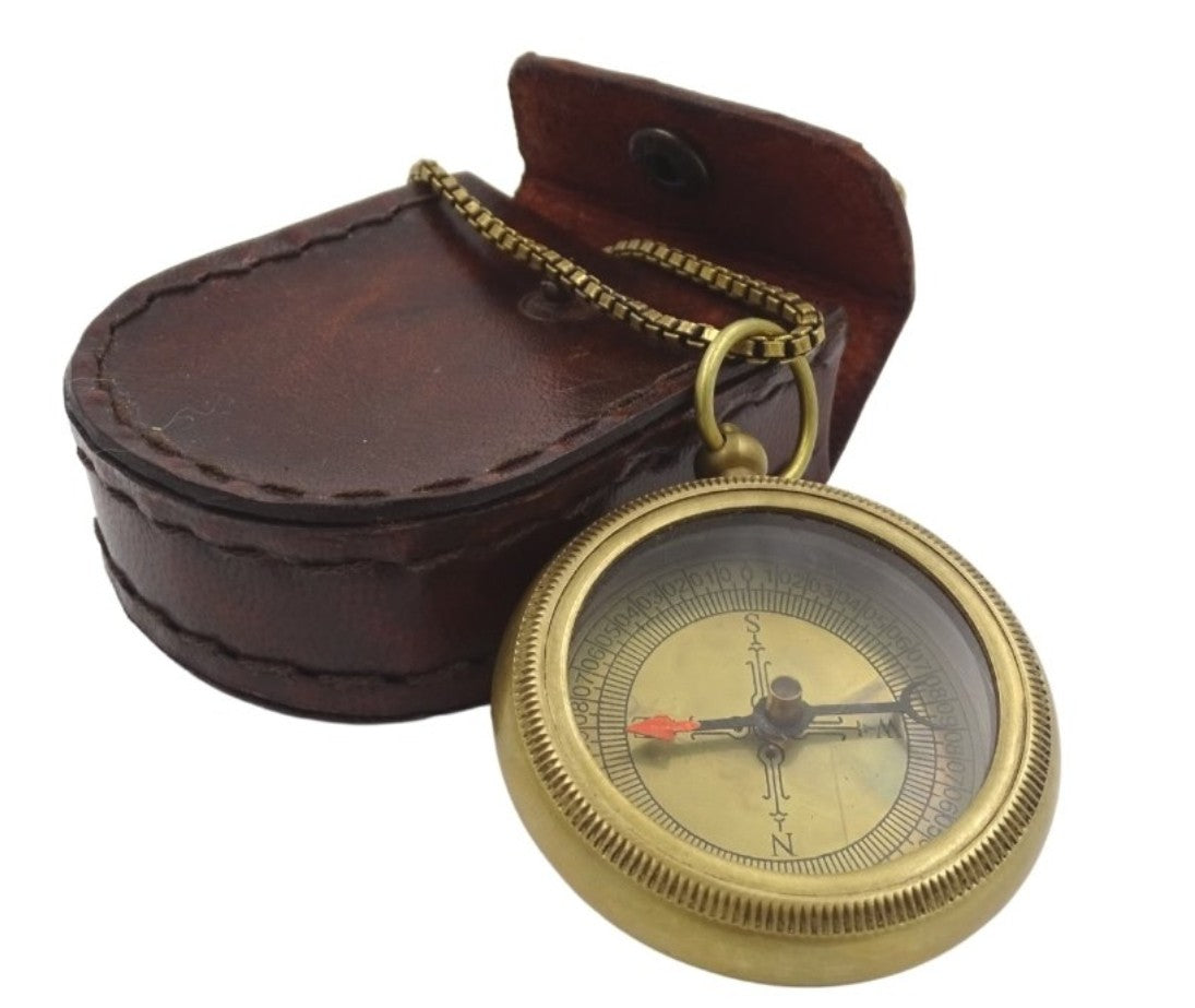 Stijlvol messing kompas met ketting in leren etui