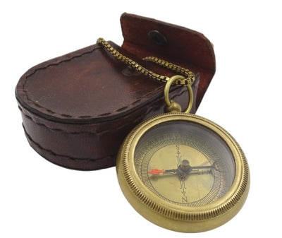 Stijlvol messing kompas met ketting in leren etui