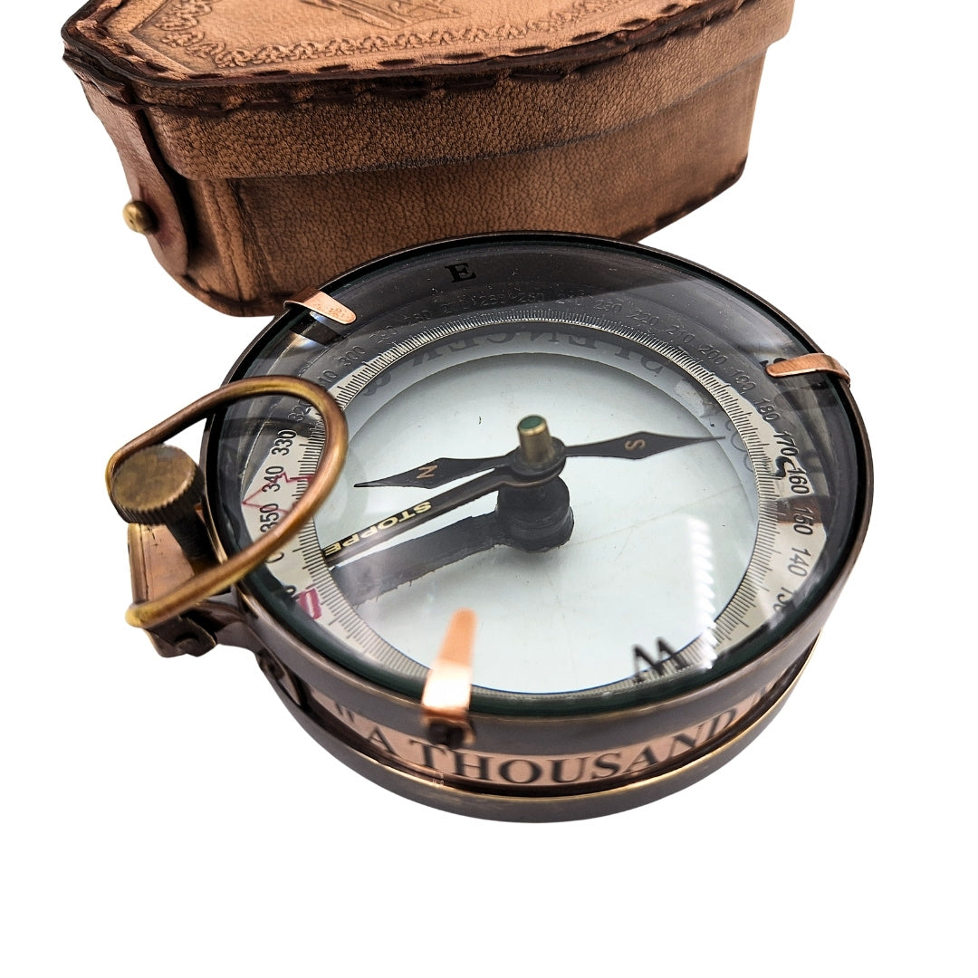 Wandelaarskompas met gepersonaliseerde gravure in leren etui - messing retro gadget als cadeau, 9,25 cm met inspirerende tekst