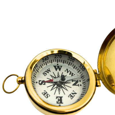 Retro messing kompas met sluitbaar deksel, mogelijkheid tot personalisatie met gravure, ideaal als cadeau voor een zeiler, hoogte 5 cm, maritieme stijl