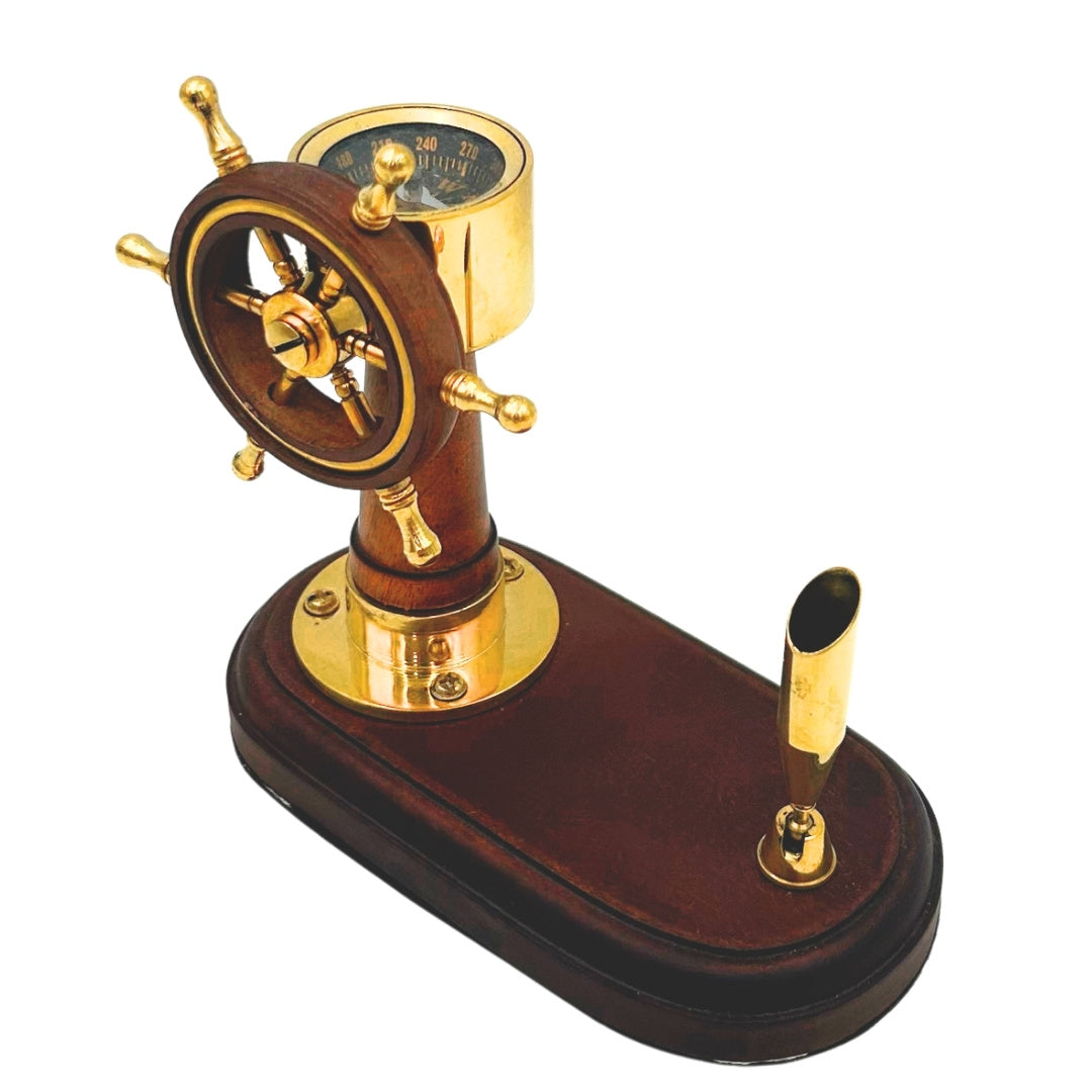 Elegante bureauset met stuurwiel en kompas met pennenhouder – hout, messing – personalisatie met gravure – ideaal cadeau voor een zeiler – hoogte 14,5 cm