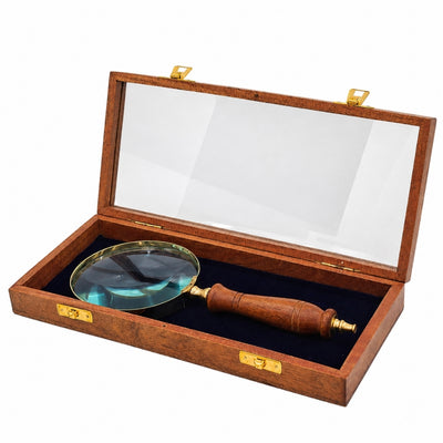Loep vergrootglas met houten handvat en messing afwerking in elegante doos met glazen bovenkant - ideaal cadeau met graveermogelijkheid - afmetingen 23 x 10 cm, natuurlijke materialen