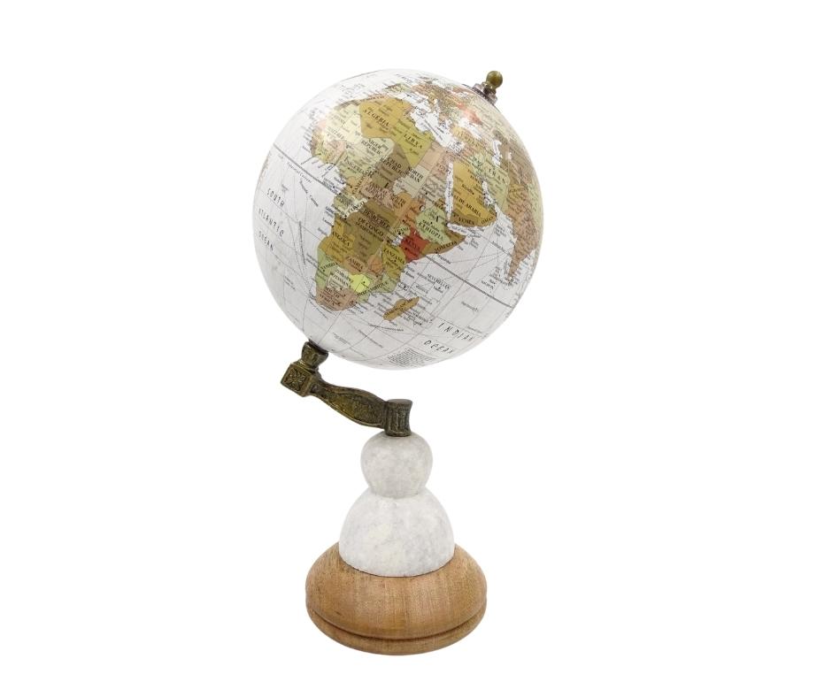 Decoratieve wereldbol Voyager op een marmer-houten voet met optie voor personalisatie van de gravure – elegant cadeau voor reisliefhebbers, hoogte 32 cm, diameter 15,5 cm, witte kaart met kleurrijke continenten