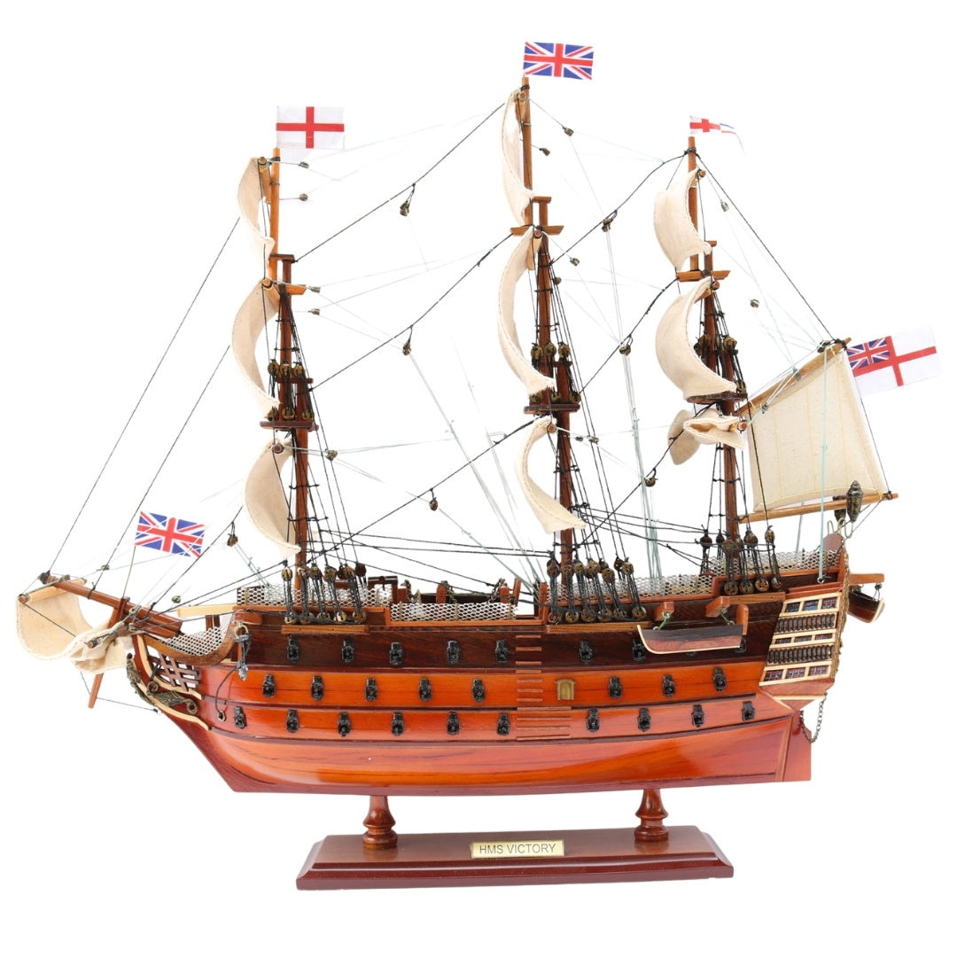 Model van het zeilschip HMS Victory, gemonteerd, 54 cm - Handgemaakte replica met mogelijkheid tot personalisatie door gravure - Ideaal cadeau voor zeilliefhebbers - Hoge kwaliteit, elegante houten voet