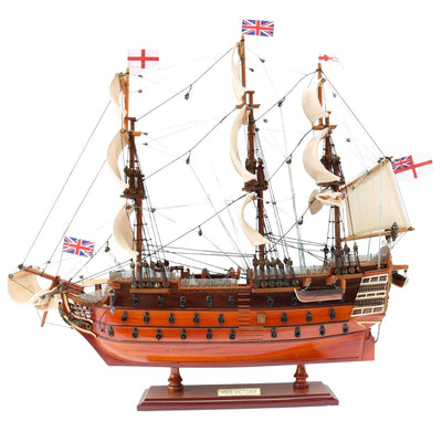 Model van het zeilschip HMS Victory, gemonteerd, 54 cm - Handgemaakte replica met mogelijkheid tot personalisatie door gravure - Ideaal cadeau voor zeilliefhebbers - Hoge kwaliteit, elegante houten voet