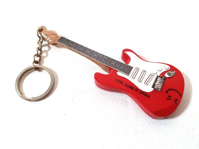 Sleutelhanger in de vorm van een gitaar - Brian Adams - Have a Nice Day - van hout en metaal met mogelijkheid tot personalisatie met gravure - ideaal cadeau voor een muziekliefhebber en gitarist - afmetingen 6x11x0,5 cm
