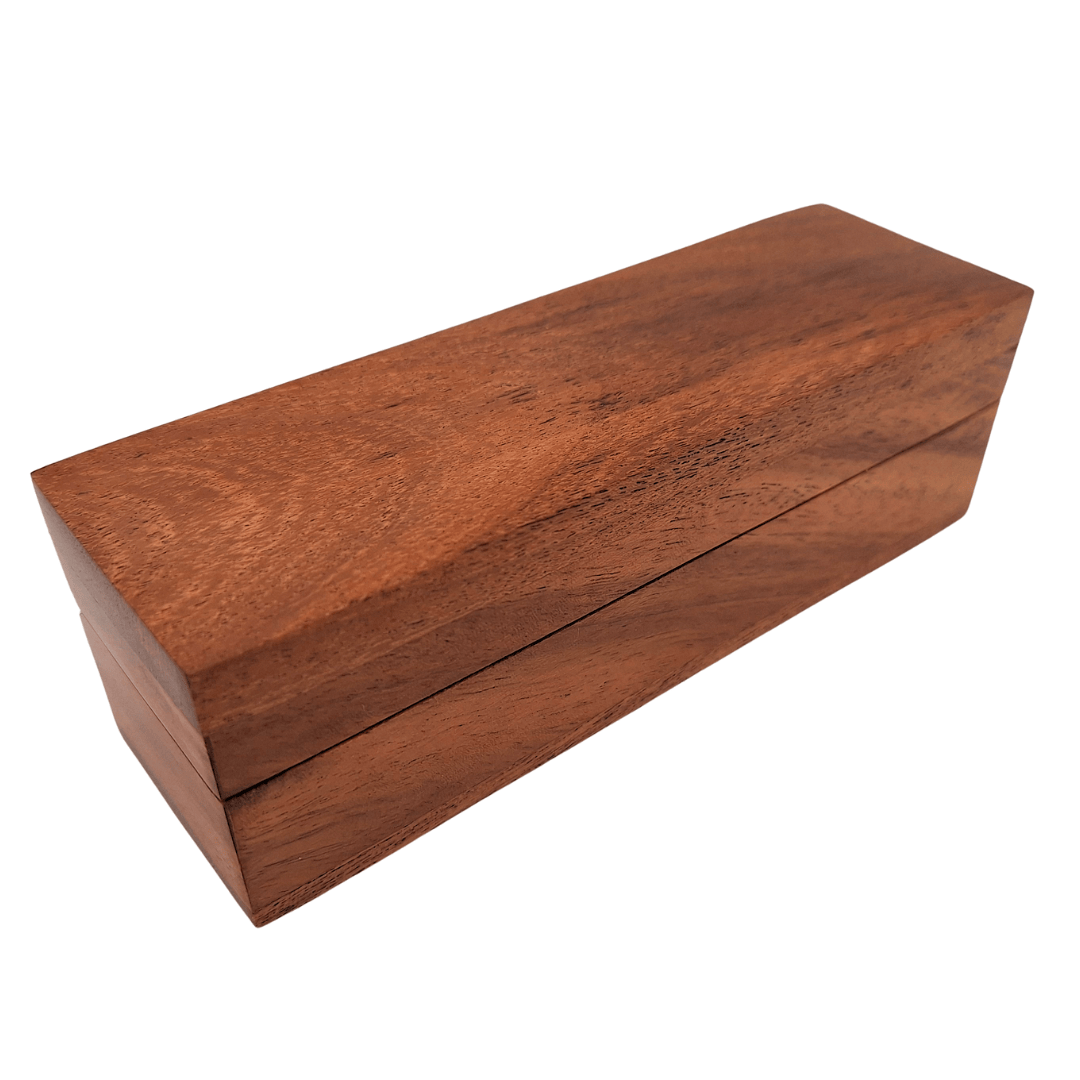 Elegante houten dobbelstenen met messing ogen in een gepersonaliseerd doosje