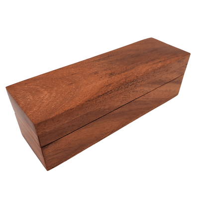 Elegante houten dobbelstenen met messing ogen in een gepersonaliseerd doosje