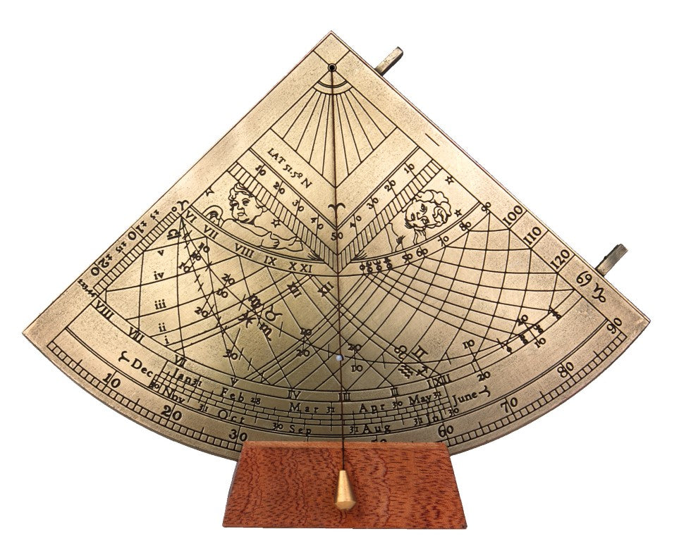 Messing zonnekwadrant Gunter H39 met houten voet, mogelijkheid tot personalisatie met gravure, ideaal cadeau voor liefhebbers van astronomie, hoogte 17 cm, elegante geschenkverpakking