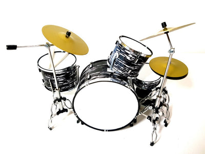Mini-drumstel in zwart-wit MDR-0015 1:5 met mogelijkheid tot personalisatie met gravure - uitstekend cadeau voor muziekliefhebbers, gemaakt van metaal en kunststof, hoogte 15 cm, breedte 20 cm, diepte 20 cm, zelf te arrangeren
