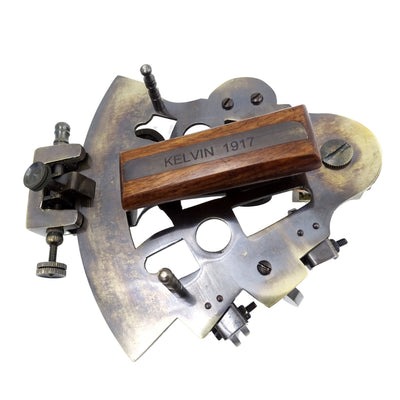 Messing sextant met gravure in leren doos - replica uit 1917, ideaal als cadeau voor zeilers en astronomen, afmetingen 13x12x6 cm, antiek, materiaal: messing en glas