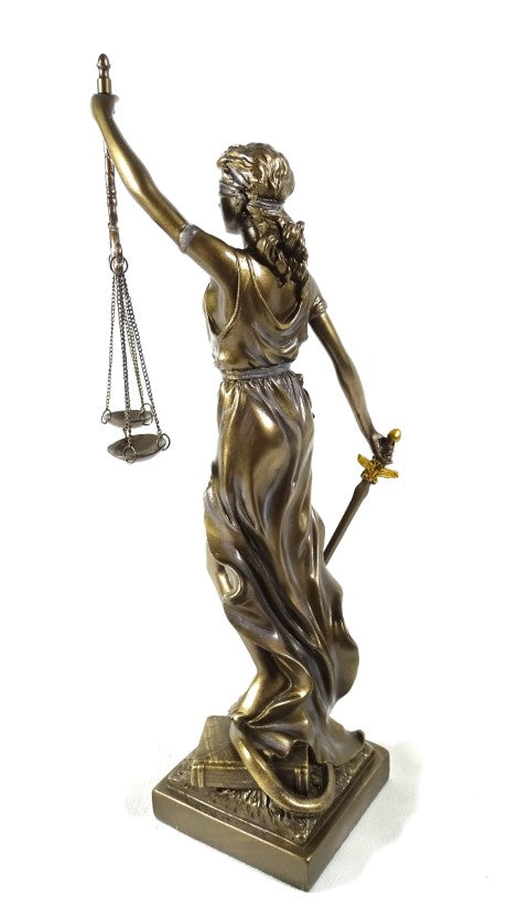 Beeldje Themis 35 cm met mogelijkheid tot personalisatie met gravure - elegant cadeau voor een advocaat, rechter of juridisch adviseur, gemaakt van polyresin in goudkleur met antieke afwerking