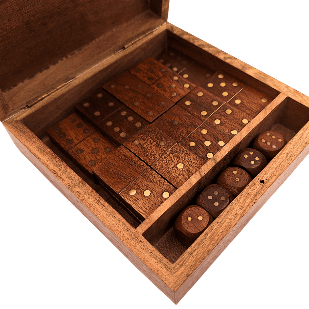 Elegante spellenset in houten doos met gravure