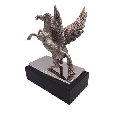 Decoratieve Pegasus-figuur van aluminium op een voet van staal en hout, gepersonaliseerde gravure, elegant cadeau voor liefhebbers van de Griekse mythologie, hoogte 36 cm, kleur zilver met zwarte voet