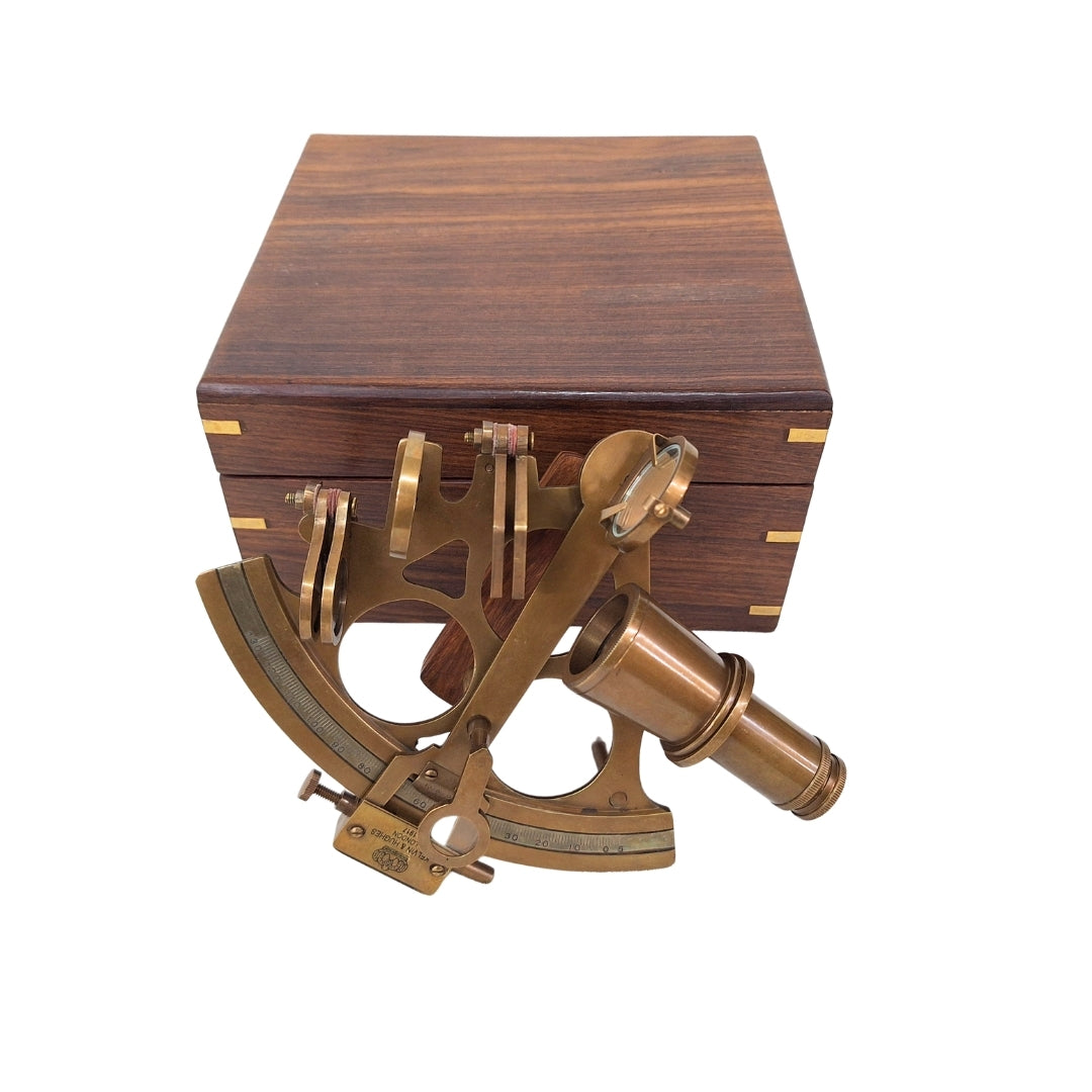 Grote messing sextant in elegante houten doos met personalisatiemogelijkheid door gravure