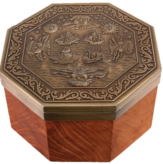 Exclusief magnetisch kompas Cardan H43 van messing en hout met gepersonaliseerde gravure