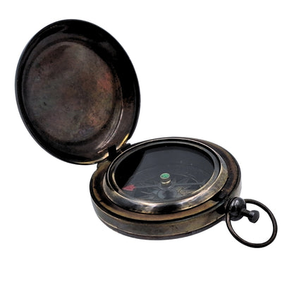 Retro toeristisch kompas van messing met antieke afwerking en mogelijkheid tot graveren – ideaal cadeau voor reizigers en natuurliefhebbers – afmetingen 6 x 5 x 1,75 cm, sluit met een deksel dat het glas beschermt
