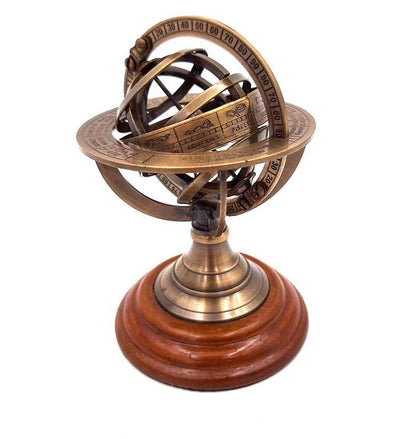Decoratief messing astrolabium op houten voet met mogelijkheid tot personalisatie door gravure