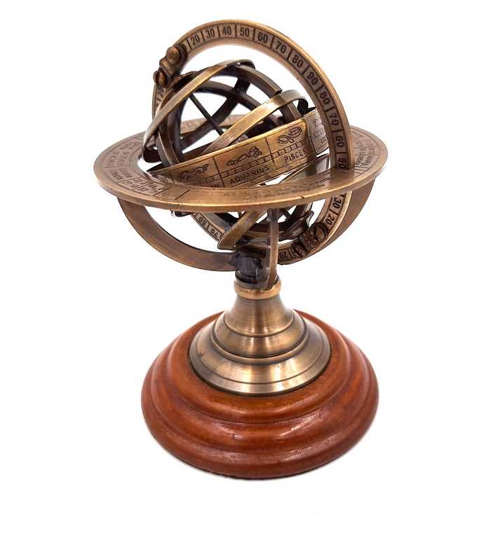 Decoratief messing astrolabium op houten voet met mogelijkheid tot personalisatie door gravure