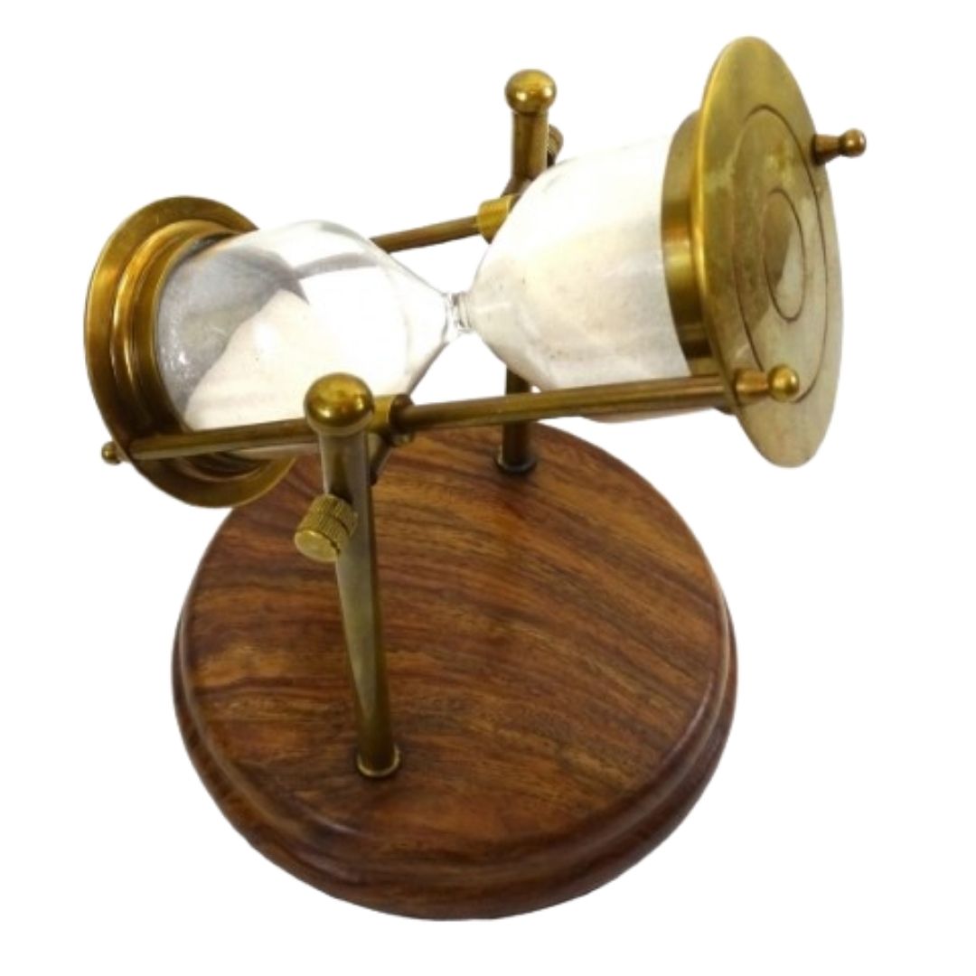 Messing zandloper TMR-0200 op houten voet met mogelijkheid tot personalisatie door gravure - elegant cadeau voor op het bureau, 20 cm hoog, wit zand