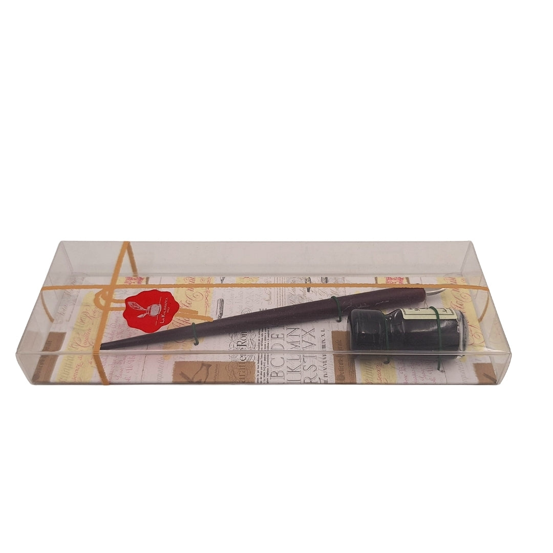 Elegante kalligrafieset met houten pen en zwarte inkt, mogelijkheid tot personalisatie met gravure, ideaal als cadeau voor liefhebbers van de schrijfkunst, in decoratieve verpakking 7,5 x 22 x 3 cm