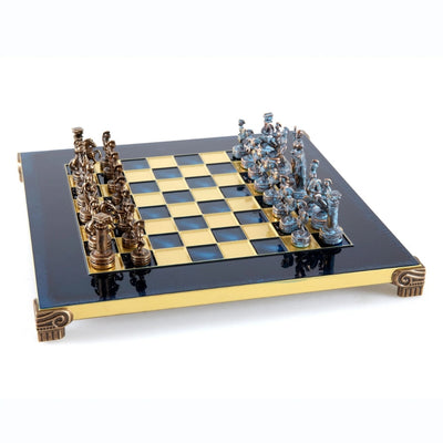 Messing schaakspel 28 x 28 cm met gepersonaliseerde gravure – exclusief cadeau voor een schaker, hoogwaardige handafwerking, antieke kleur met marineblauw-gouden schaakbord