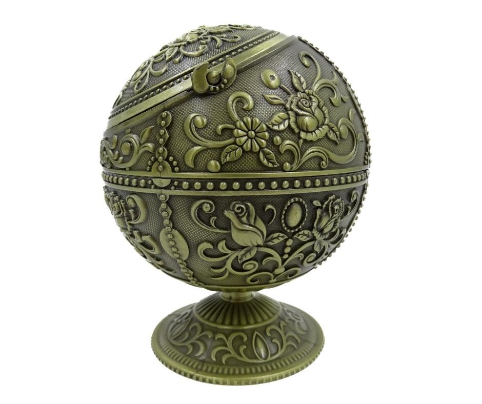 Elegante metalen asbak in bolvorm met gravure