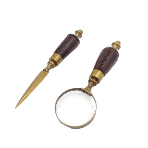 Bureauset met vergrootglas en briefopener MIS-0742 met mogelijkheid tot personalisatie door gravure, elegante leren bekleding, ideaal als cadeau, afmetingen: 18 x 7.5 x 3.5 cm (vergrootglas), 18 x 3.5 x 3.5 cm (mes)