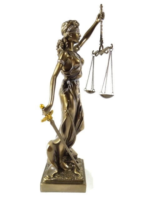 Beeldje Themis 35 cm met mogelijkheid tot personalisatie met gravure - elegant cadeau voor een advocaat, rechter of juridisch adviseur, gemaakt van polyresin in goudkleur met antieke afwerking