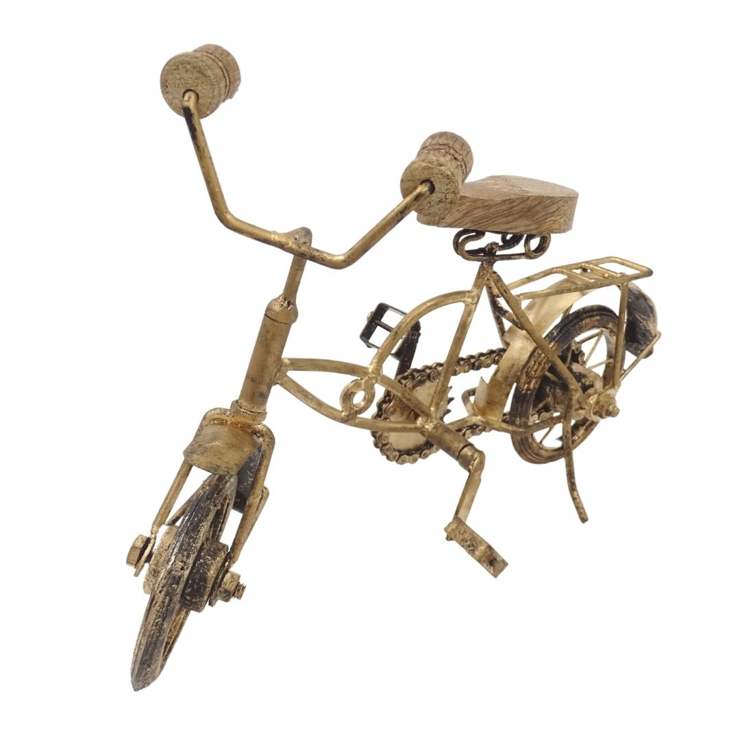Beeldje van een oude fiets met gravure - metalen en houten decoratie met afmetingen 30 x 20 x 10 cm