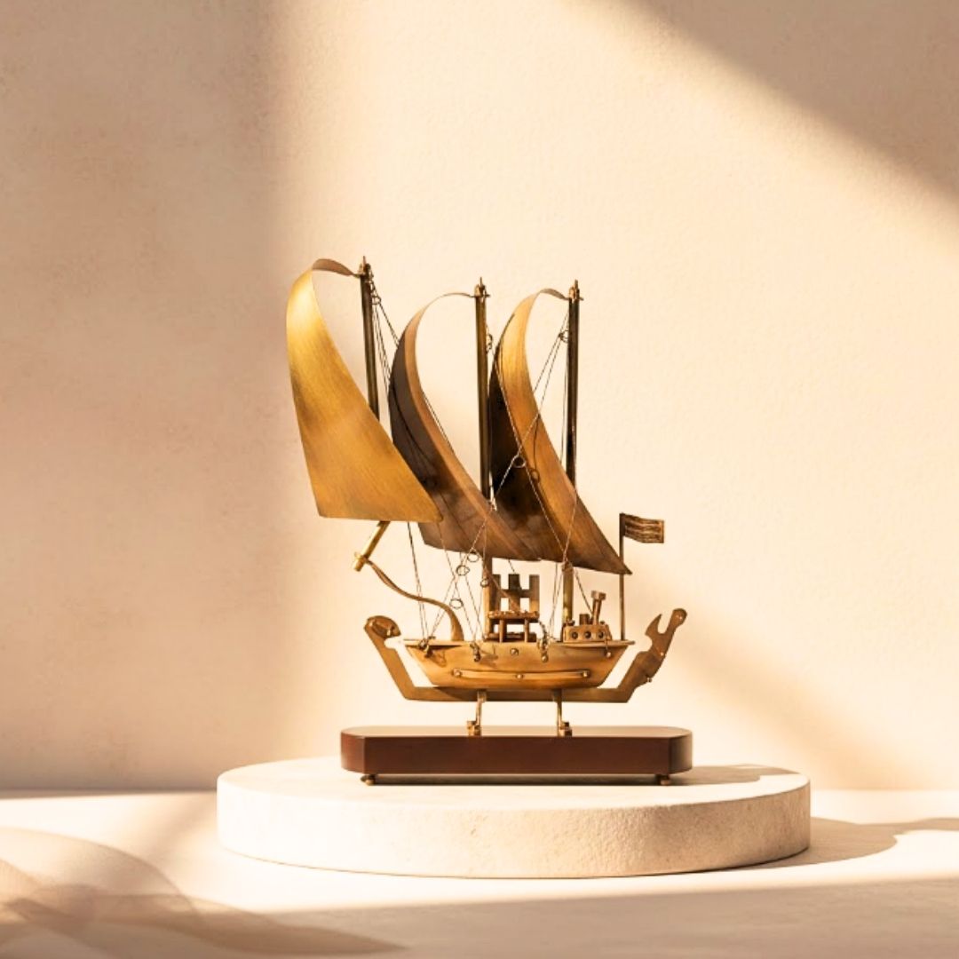 Messing schip op houten voet 38 cm met mogelijkheid tot gravure