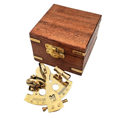 Messing sextant in houten doos met mogelijkheid tot gravure – elegant geschenk voor zeiler en matroos, 7x7x4 cm, hoogwaardig messing en glas