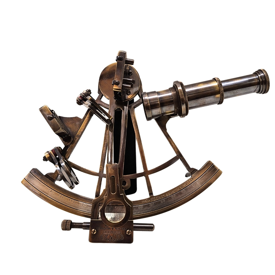 Messing sextant met gravure in houten doos
