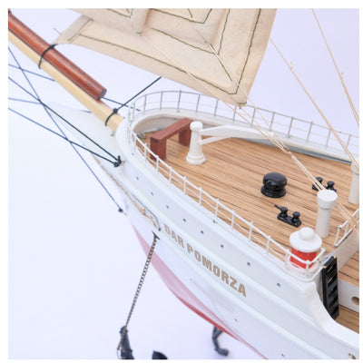Exclusief model van het zeilschip Dar Pomorza 82 cm met mogelijkheid tot personalisatie door gravure