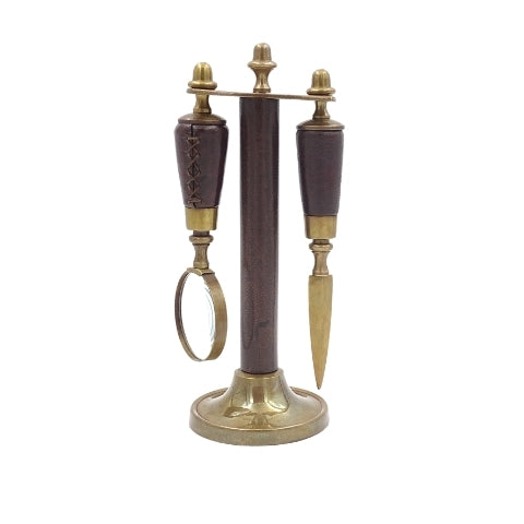 Bureauset met vergrootglas en briefopener MIS-0742 met mogelijkheid tot personalisatie door gravure, elegante leren bekleding, ideaal als cadeau, afmetingen: 18 x 7.5 x 3.5 cm (vergrootglas), 18 x 3.5 x 3.5 cm (mes)