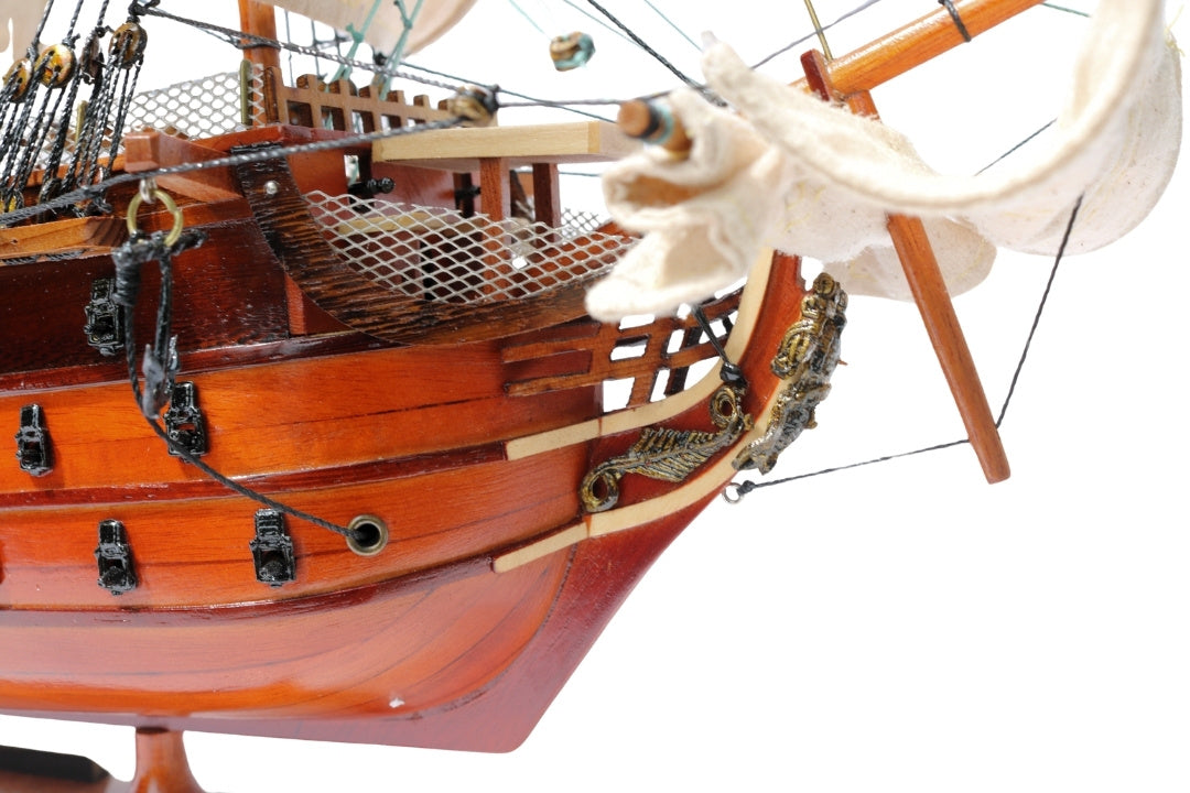 Model van het zeilschip HMS Victory, gemonteerd, 54 cm - Handgemaakte replica met mogelijkheid tot personalisatie door gravure - Ideaal cadeau voor zeilliefhebbers - Hoge kwaliteit, elegante houten voet