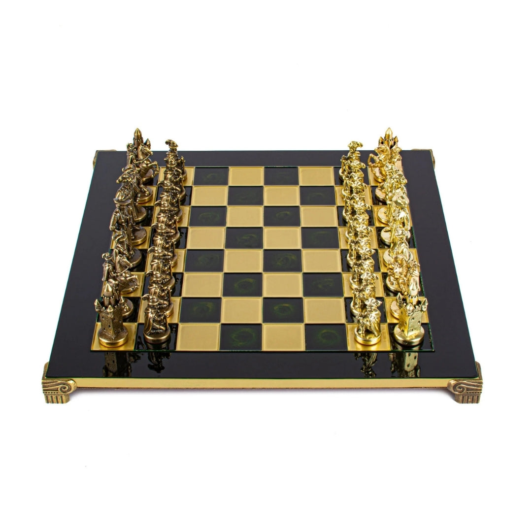 Exclusief metalen schaakspel met messing schaakbord 44 x 44 cm – middeleeuwse figuren met mogelijkheid tot personalisatie door gravure