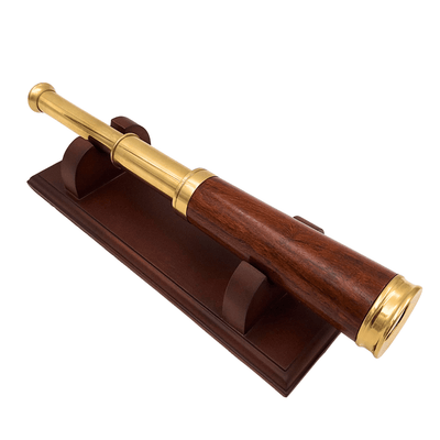 Messing-houten telescoop met mogelijkheid tot personalisatie met gravure op elegante houten voet