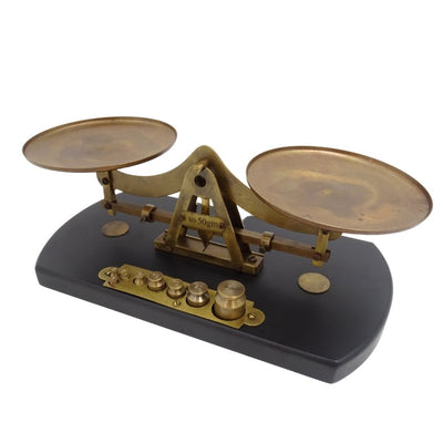 Retro weegschaal WSB7 van messing op houten voet met gepersonaliseerde gravure – ideaal cadeau met 8 gewichten (1g, 2g, 5g, 10g, 20g, 50g) – hoogte 10cm, lengte 25,5cm
