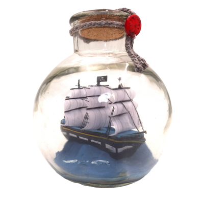 Miniatuurzeilschip in een fles met mogelijkheid tot personalisatie door gravure – klassieke maritieme decoratie als cadeau, 10 x 10 x 11 cm