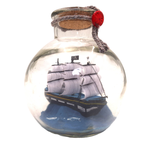 Miniatuurzeilschip in een fles met mogelijkheid tot personalisatie door gravure – klassieke maritieme decoratie als cadeau, 10 x 10 x 11 cm