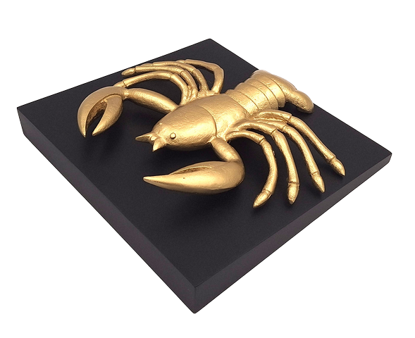 Gouden decoratief beeldje Kreeft van aluminium met mogelijkheid tot personalisatie met gravure - elegant cadeau voor elke gelegenheid, afmetingen 29 x 27,5 x 9 cm, zwarte houten voet