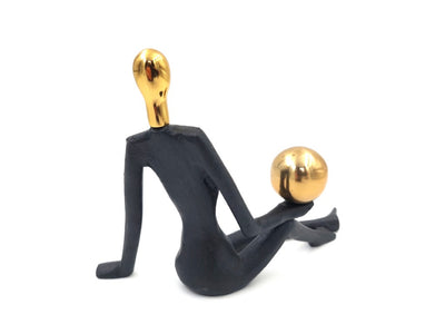 Decoratief beeldje Vrouwelijke gymnaste met bal, gepersonaliseerde gravure, hoogte 15cm, zwart en goud, ideaal cadeau voor elke gelegenheid