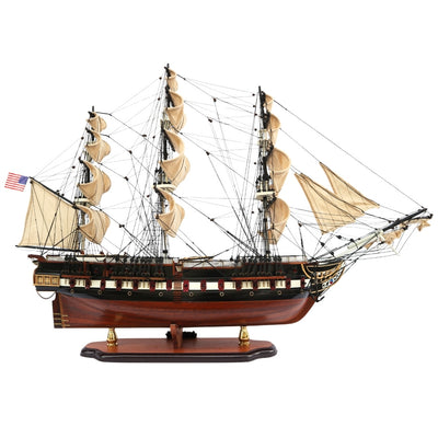 Exclusief groot model van het zeilschip USS Constitution 100cm met mogelijkheid tot personalisatie door gravure