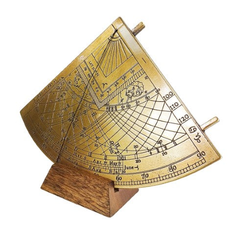 Messing zonnekwadrant Gunter H39 met houten voet, mogelijkheid tot personalisatie met gravure, ideaal cadeau voor liefhebbers van astronomie, hoogte 17 cm, elegante geschenkverpakking